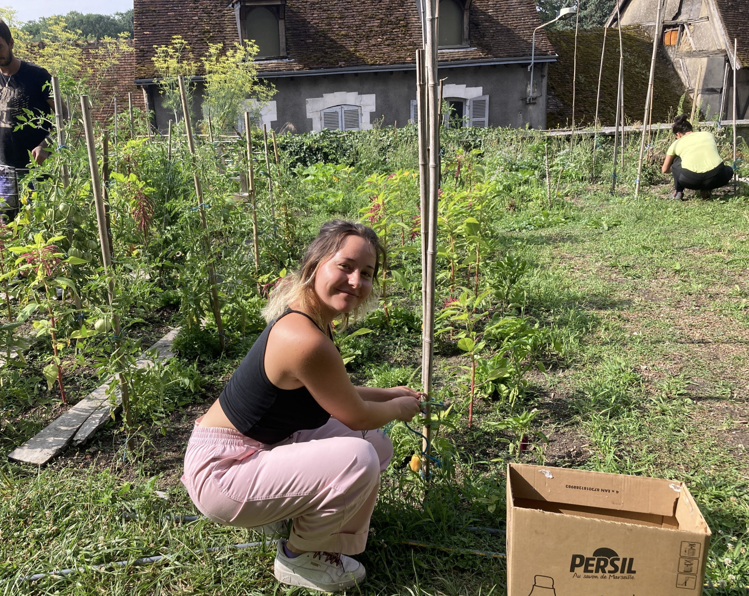 jeanne fait du jardin